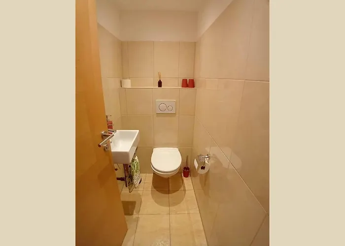 兰德豪斯阿尔米迪尔酒店 公寓 *