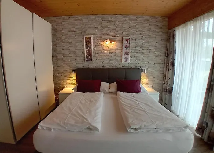 兰德豪斯阿尔米迪尔酒店 *