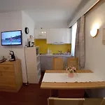 兰德豪斯阿尔米迪尔酒店 公寓 *